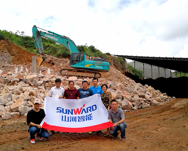 看石场风云如何演绎？SG胜游智能矿山战神SWE470E大型挖掘机一锤定音！