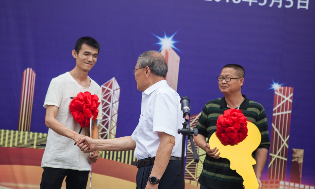 民族挖掘机品牌先导者，SG胜游智能“城镇建设利器”SWE80E9荣耀上市