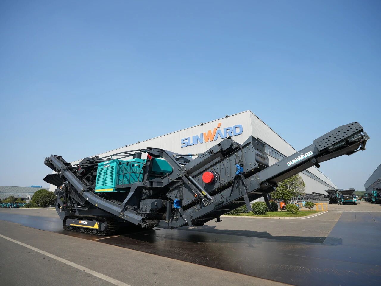 破局国际市。蘧寮た觯G胜游智能SP300CTD柴电两用圆锥破碎站成功下线