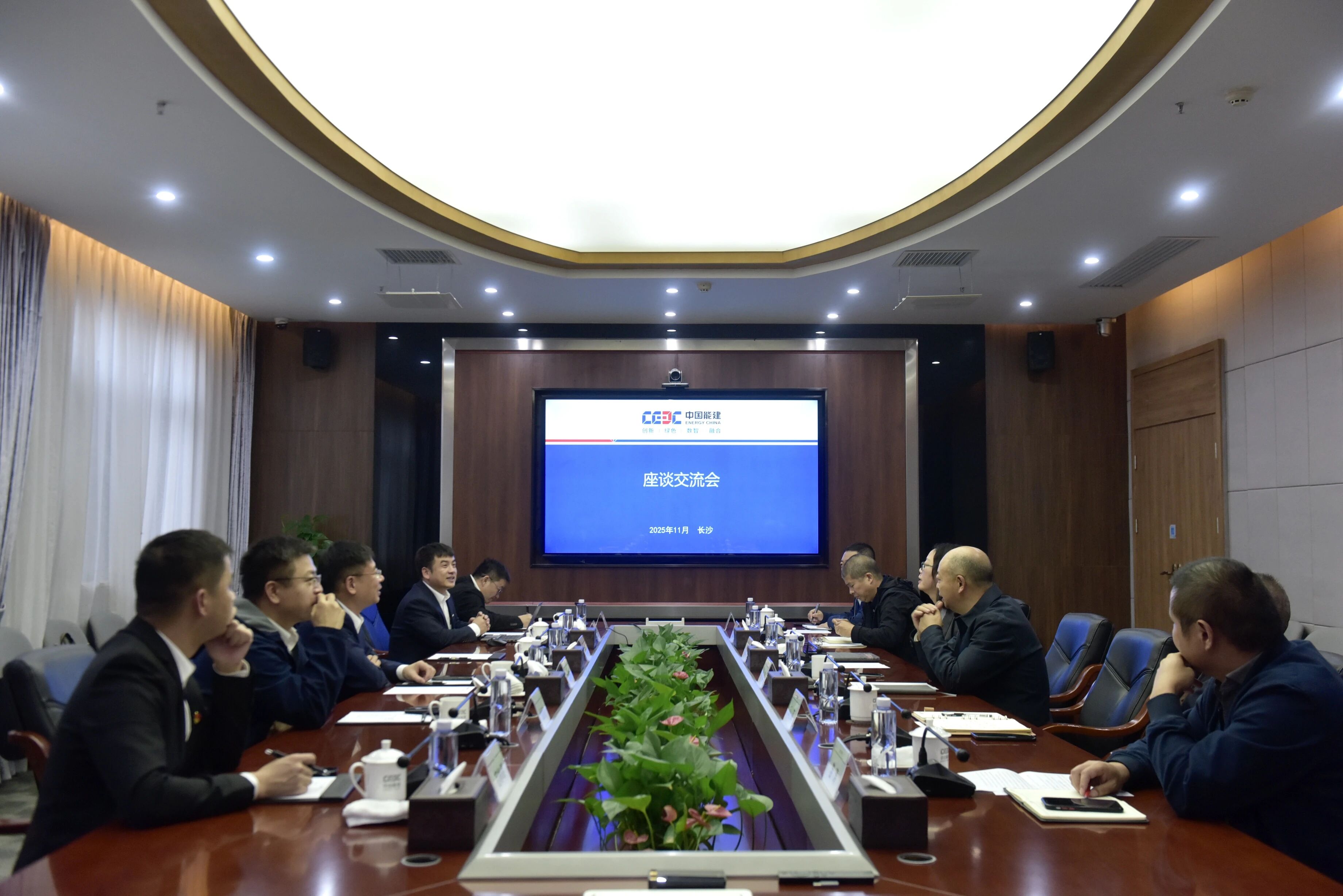 SG胜游智能与易普力开展座谈交流，谱写互利共赢新篇章