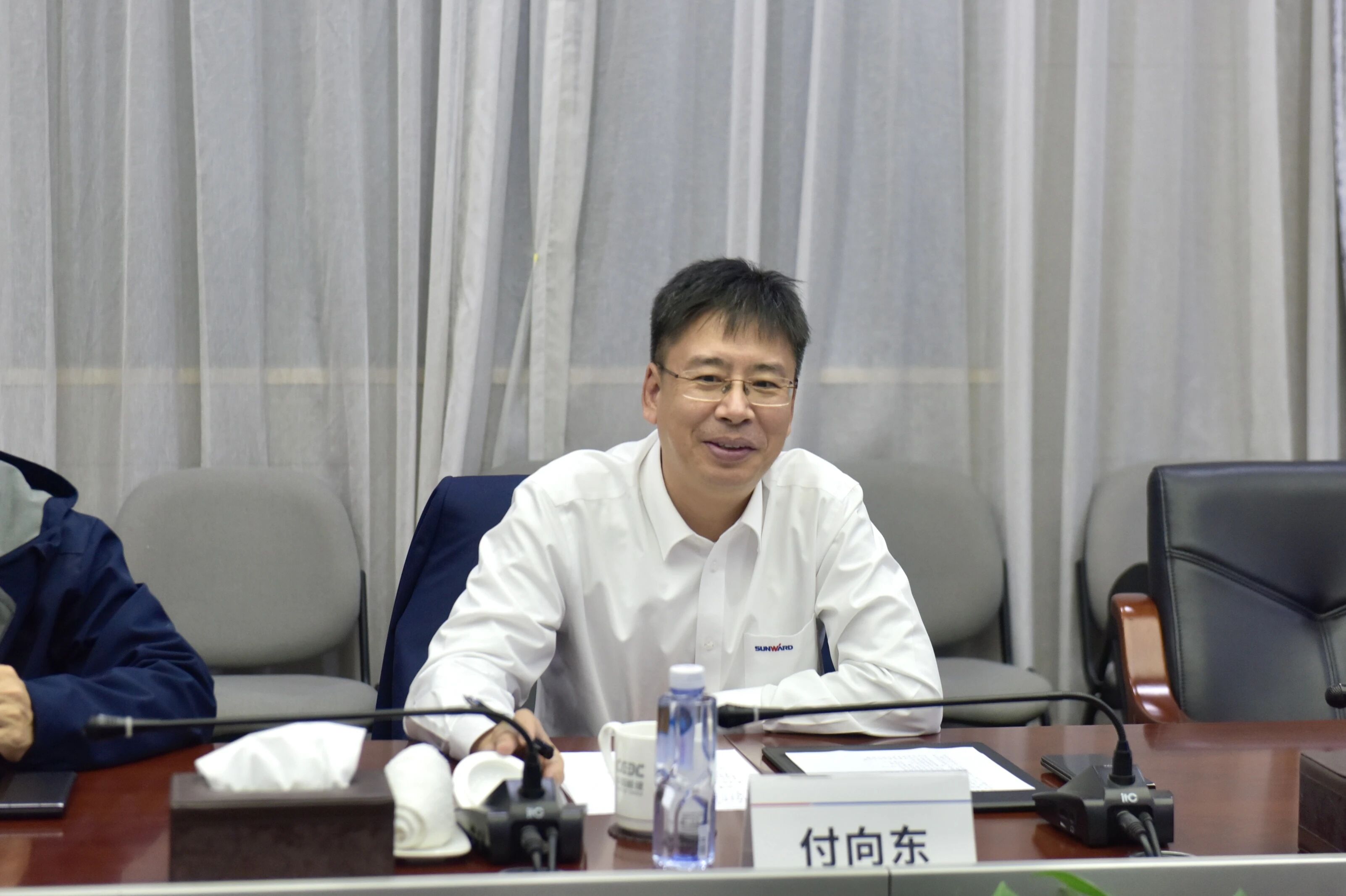 SG胜游智能与易普力开展座谈交流，谱写互利共赢新篇章