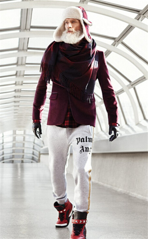 320名圣诞老人集体冲浪？八一八圣诞节奇闻趣事