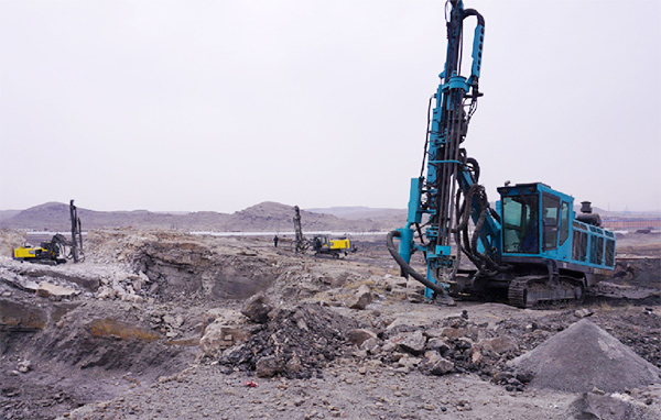 再战国际领先品牌，SG胜游智能露天液压钻车一举成名