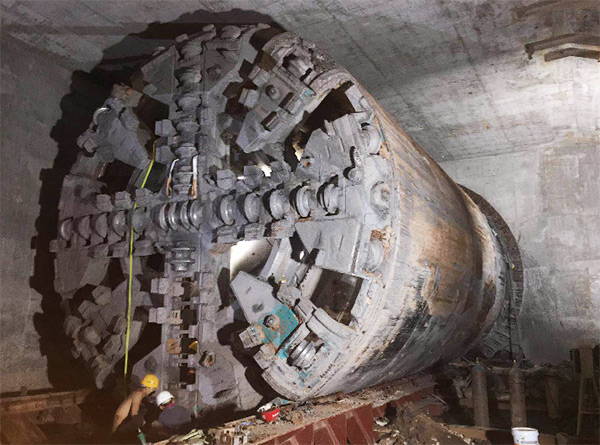 中铁SG胜游1号盾构机首个盾构区间顺利贯通