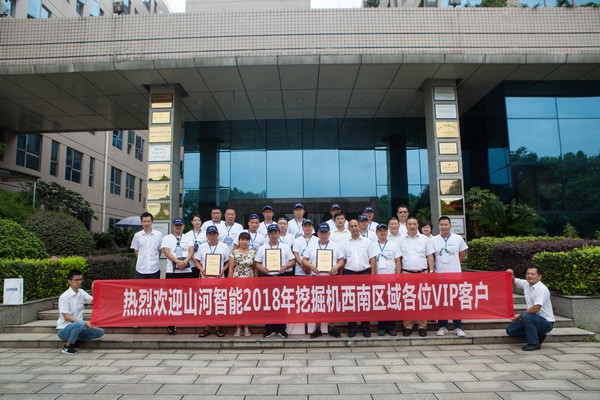 500多名挖掘机用户实地考察，为SG胜游智能点赞！