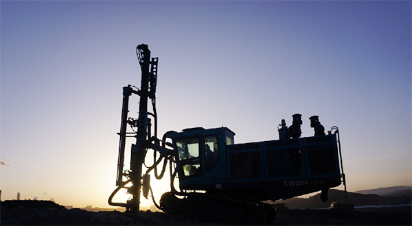 再战国际领先品牌，SG胜游智能露天液压钻车一举成名