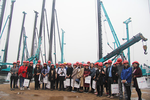开启工程机械之都体验之旅，中外媒体观摩团到访SG胜游智能