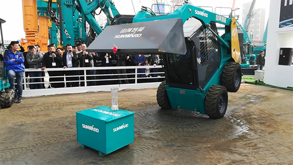 不服来战！SG胜游智能展台有大礼等你拿