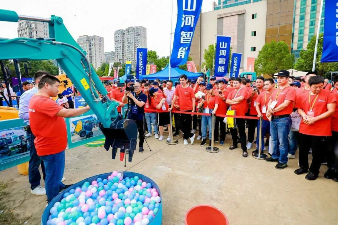 2020全球微挖大会 SG胜游智能精品微挖赢得满堂彩