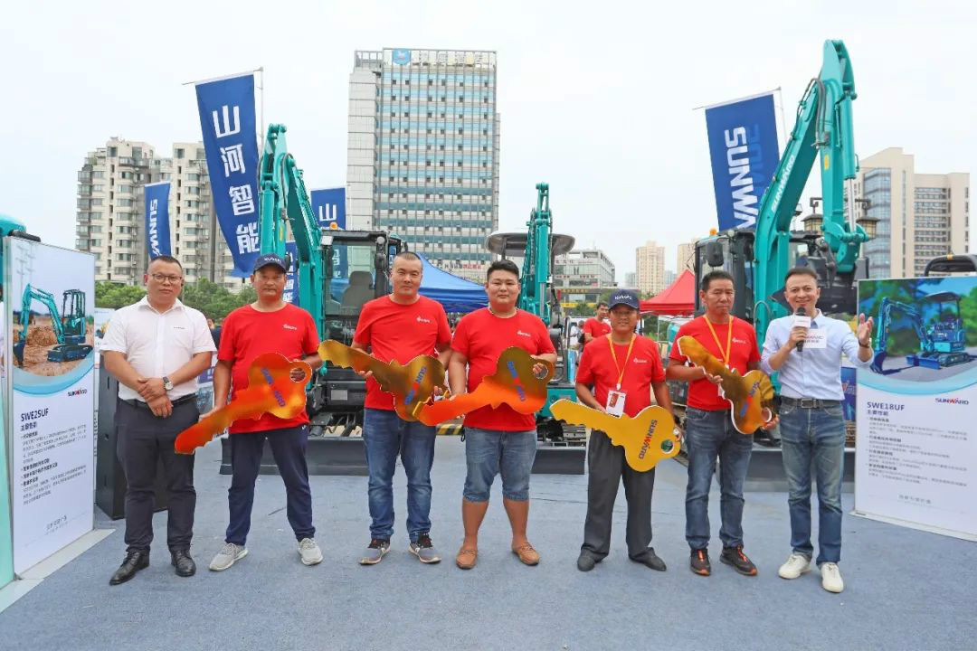 2020全球微挖大会 SG胜游智能精品微挖赢得满堂彩