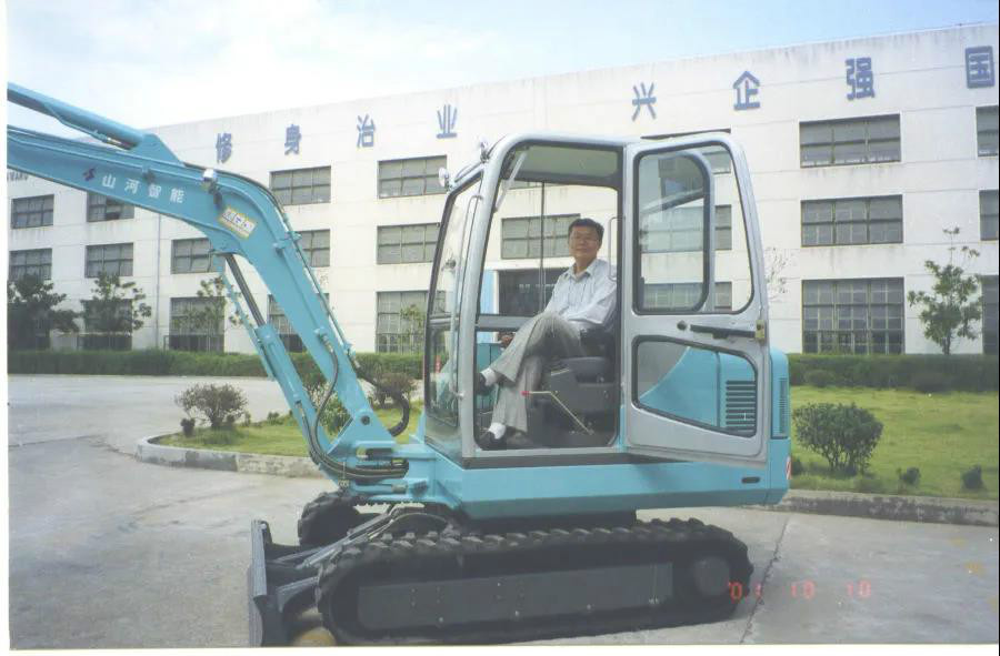 以先导式创新实现挖掘机从无到有，从小到大，从大到强！