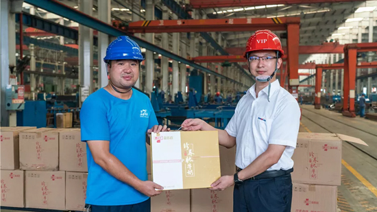 万力集团“送清凉”活动，慰问一线员工