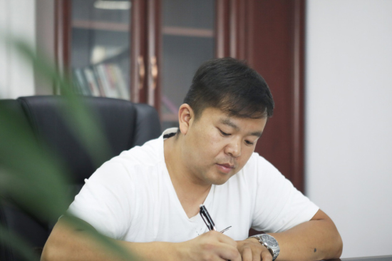 六年六台挖机 邓老板是个“SG胜游迷”