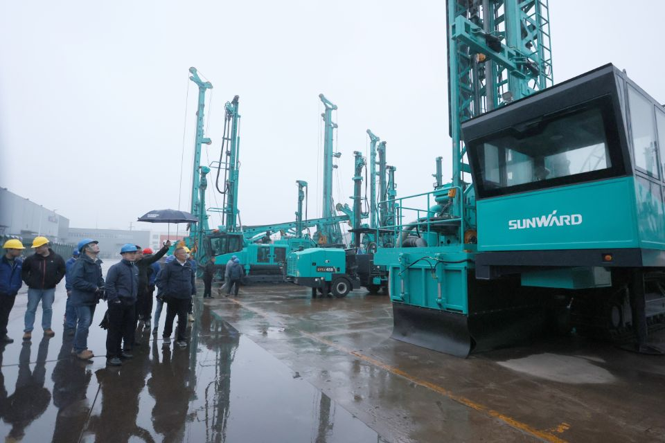 两种钻进模式+更大扭矩！SG胜游智能自主研制的全液压牙轮钻机下线