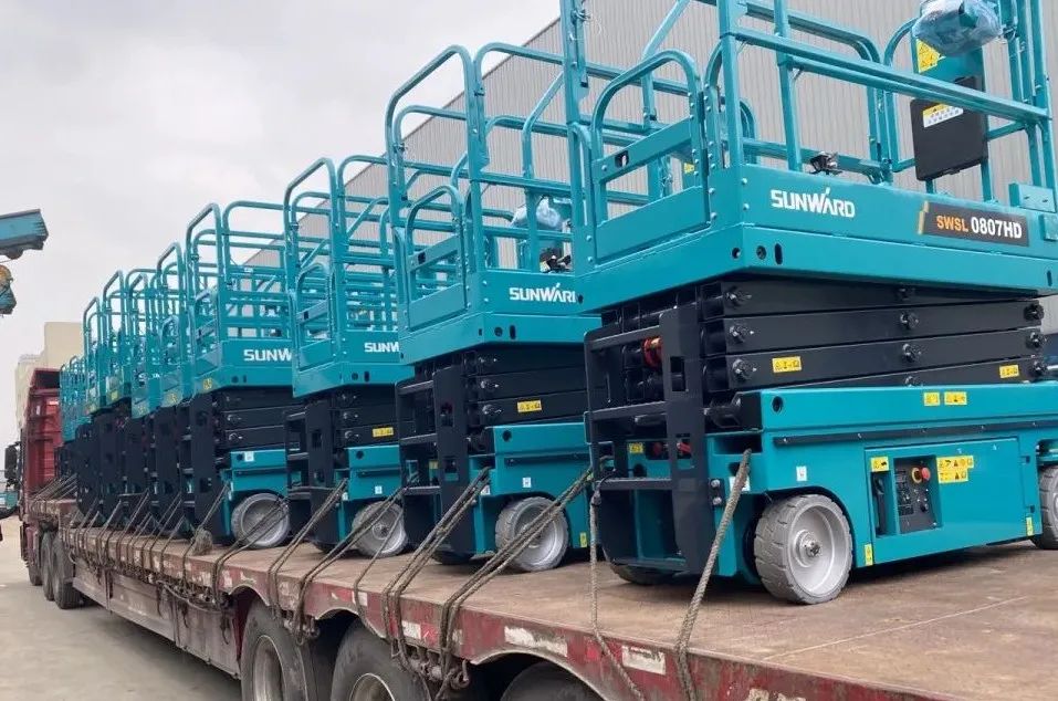 创下单日最高发货量纪录！SG胜游高机设备集中发货