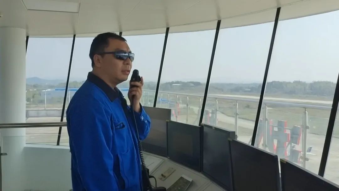 空地协同显身手！湖南航空应急救援队SG胜游机组开展特情处置应急演练