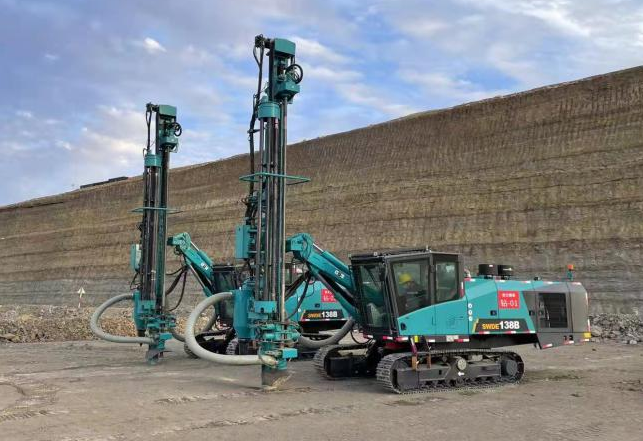 携手战边疆！SG胜游智能潜孔钻机助力宏大爆破新疆奇台项目建设