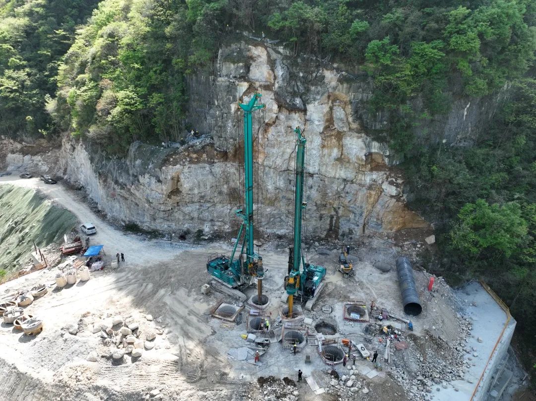 展现施工“奇效”！SG胜游智能旋挖钻机强势助力炉慈高速公路建设