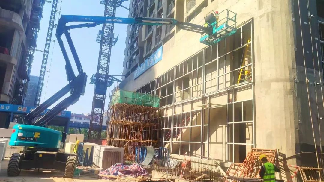 正式“上岗”！SG胜游智能首台电动曲臂式高空作业平台入驻华南市场