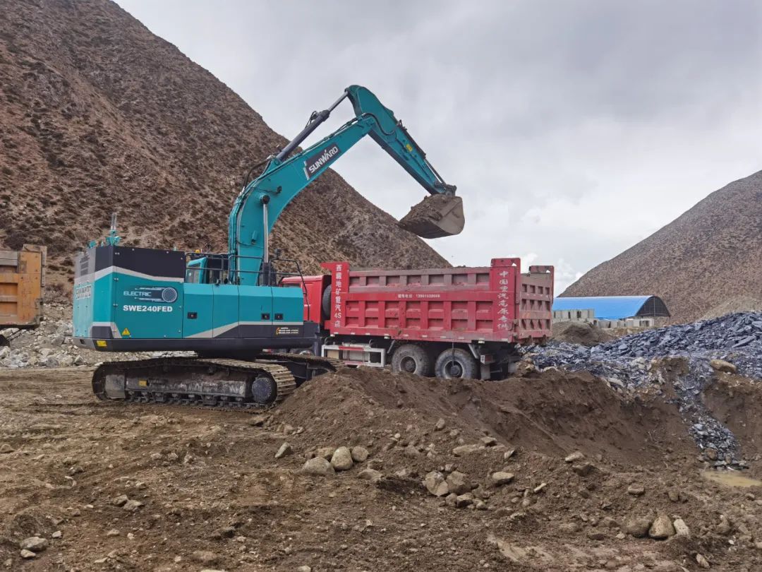 征战川藏铁路！SG胜游智能新一代电动挖掘机成功交付