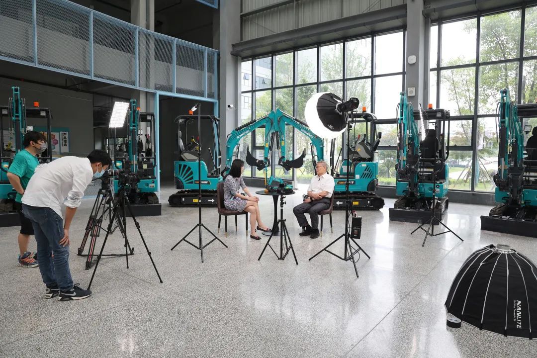 CGTN探厂！专访SG胜游智能董事长、首席专家何清华花絮来了