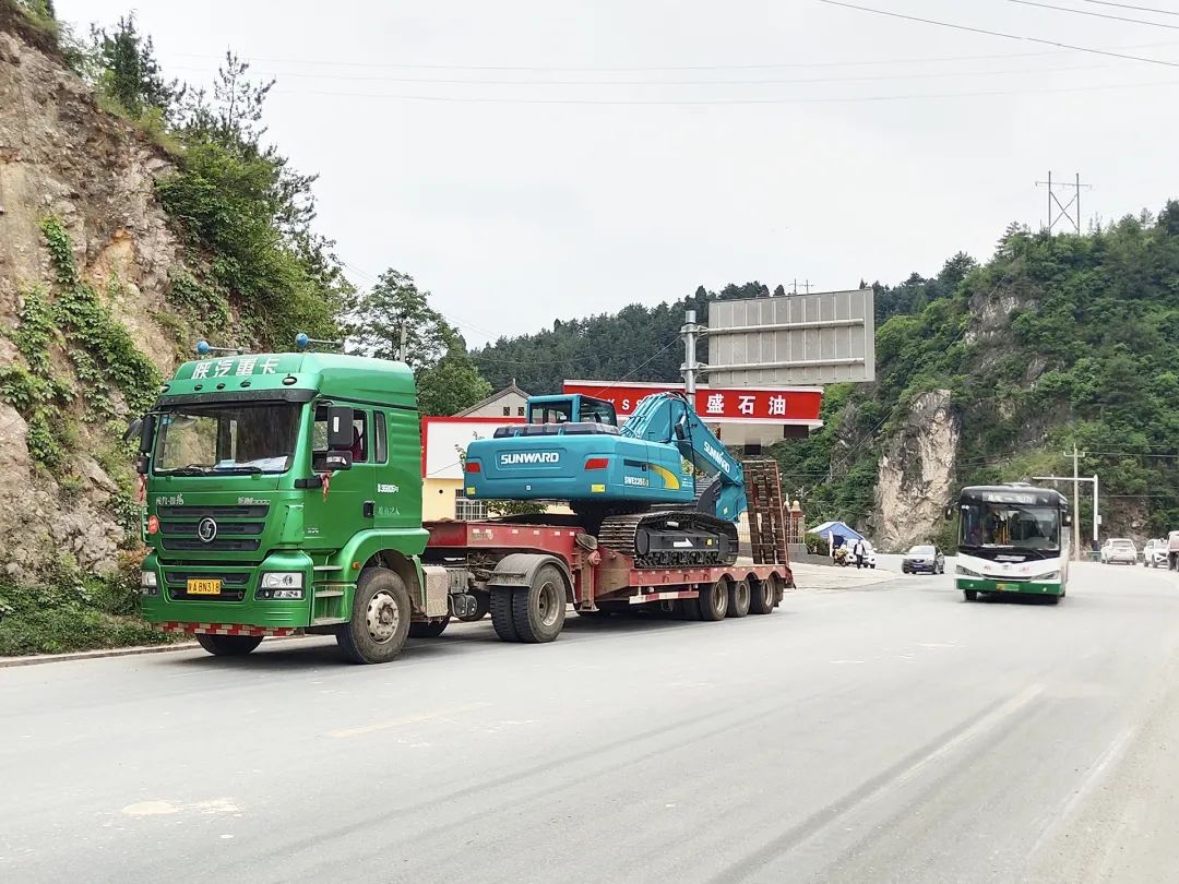 三员SG胜游挖机“悍将”收服“铁粉”一枚，凭什么？