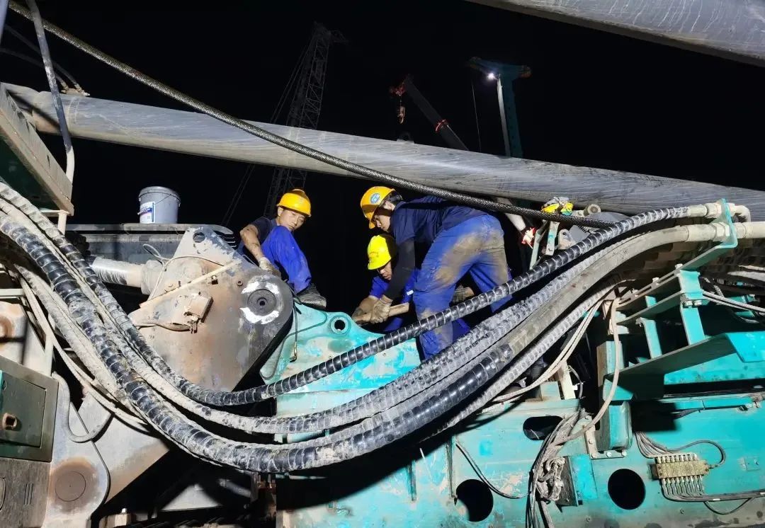 “创造施工奇迹！”他们和SG胜游智能“超级桩备”一起助建燕矶长江大桥