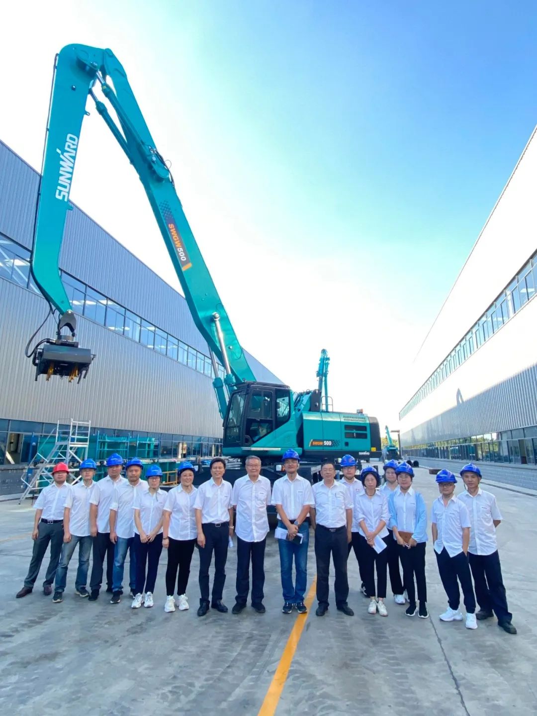 作业幅度达18米，SG胜游智能首台轮式抓料机成功下线