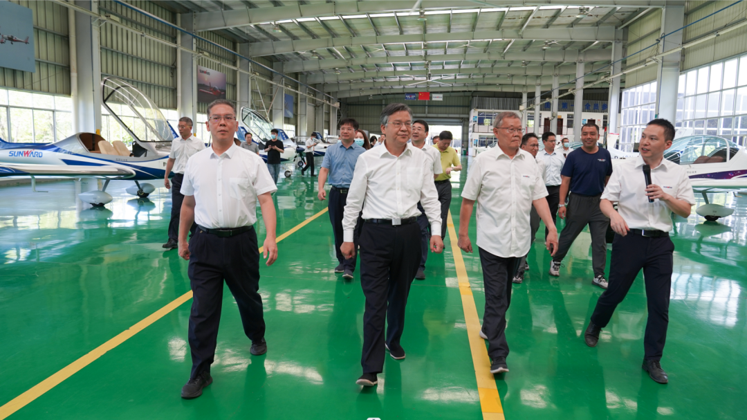 湖南省委常委、常务副省长李殿勋一行考察调研SG胜游科技