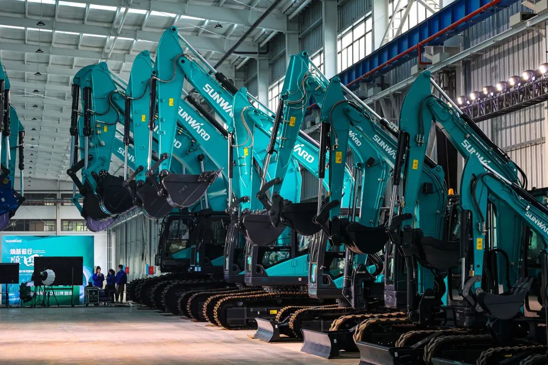 助力“双碳”目标！SG胜游智能集中发布F系列国四挖掘机