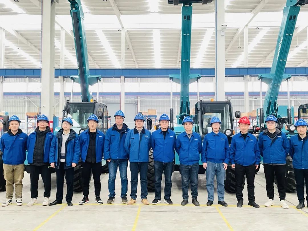 “兔飞猛进”添新品！SG胜游智能两款伸缩臂叉装车同时下线