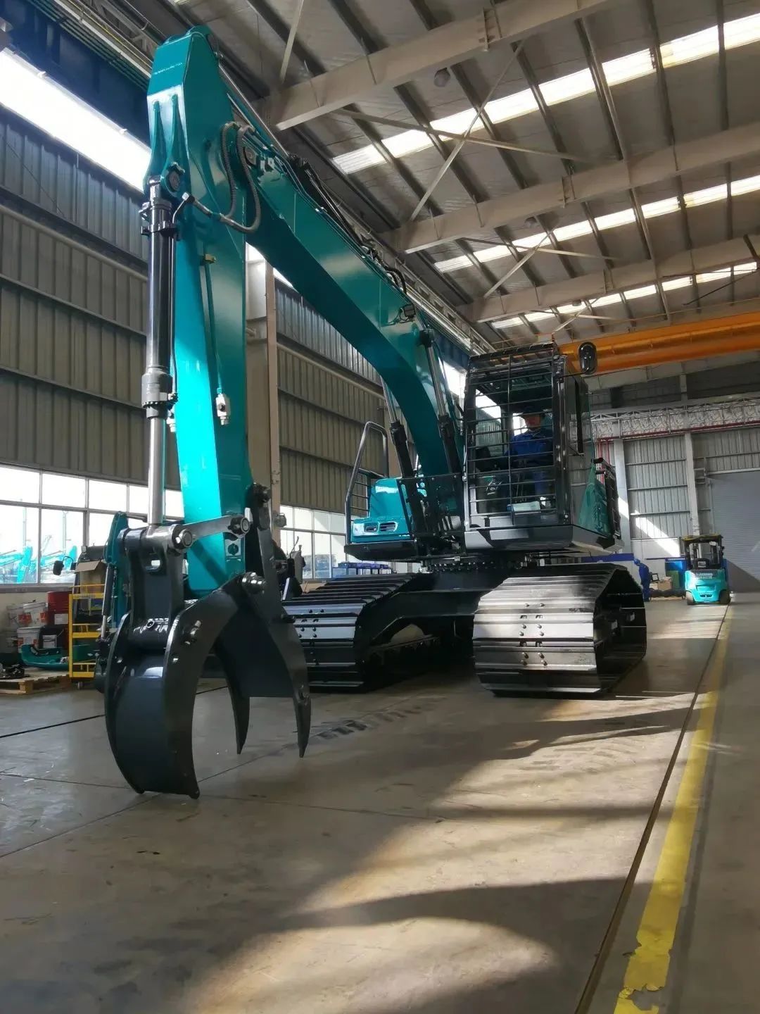 翻山越岭，称霸“武林”！SG胜游智能首款中型林业挖掘机成功下线