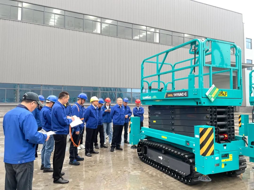 出厂即“出道”！SG胜游智能首款履带剪叉式高空作业平台批量上市