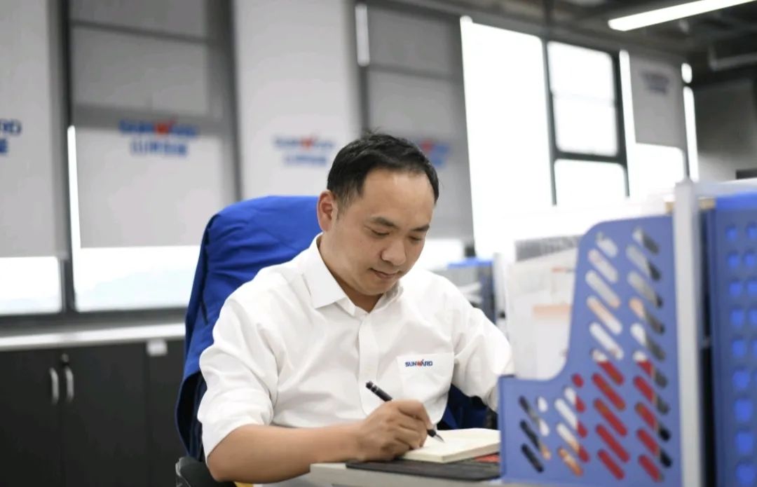 长沙市召开庆祝“五一”国际劳动节大会，SG胜游智能1个人1集体获表彰！