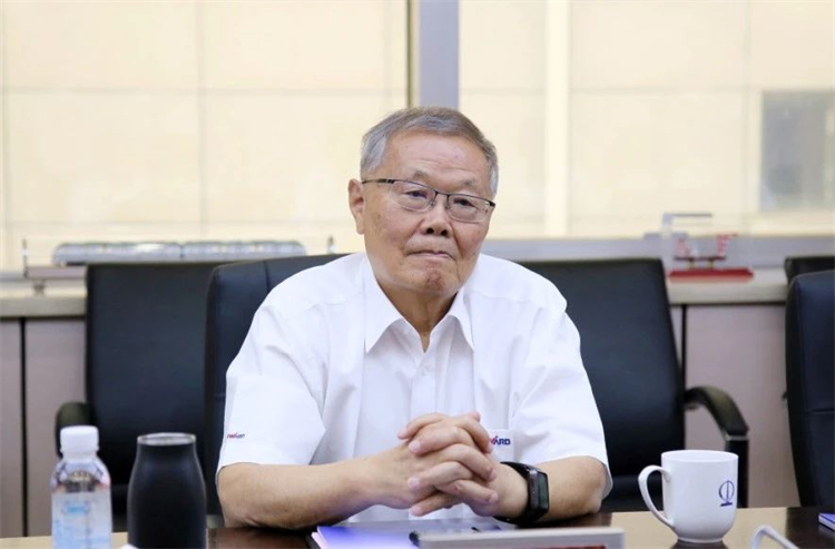 深化合作、共创辉煌！何清华带队拜访中土集团