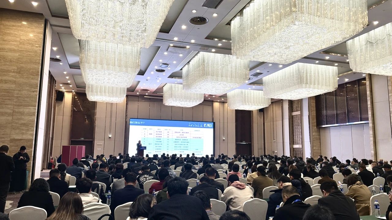 “爆品”来袭，签单不断！ SG胜游智能盛装亮相第八届全国高空作业平台租赁大会