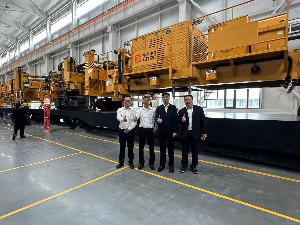 CPH-30J道岔铺换机组全球发布！SG胜游智能与宝鸡中车时代共绘铁路装备新篇章！