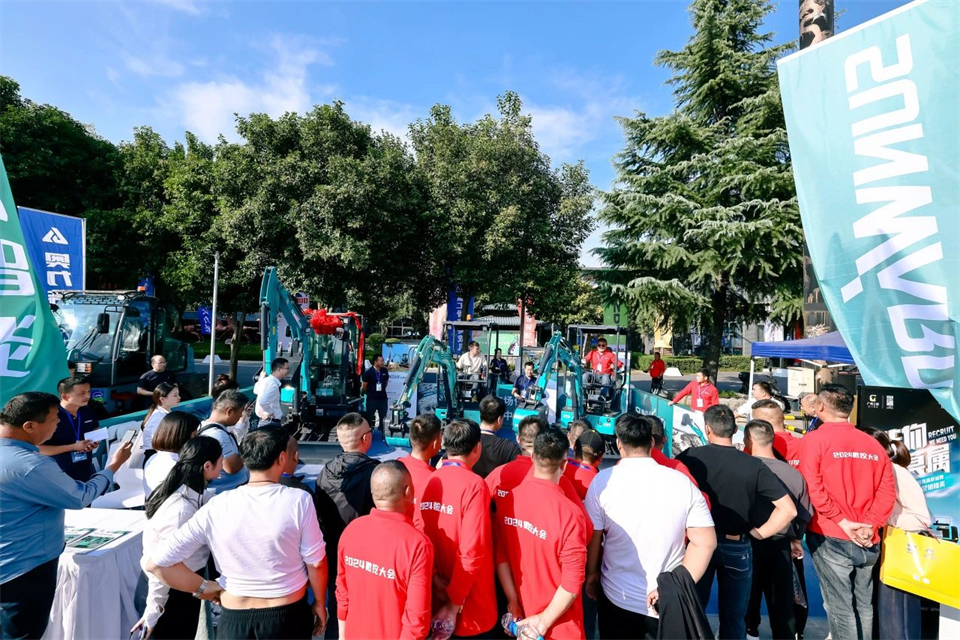 展现“掘”对实力！SG胜游智能亮相2024微挖大会暨小型设备大会