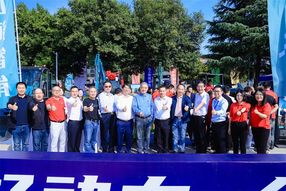 展现“掘”对实力！SG胜游智能亮相2024微挖大会暨小型设备大会