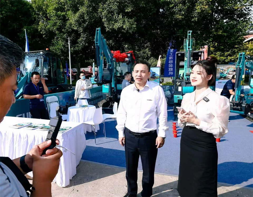 展现“掘”对实力！SG胜游智能亮相2024微挖大会暨小型设备大会