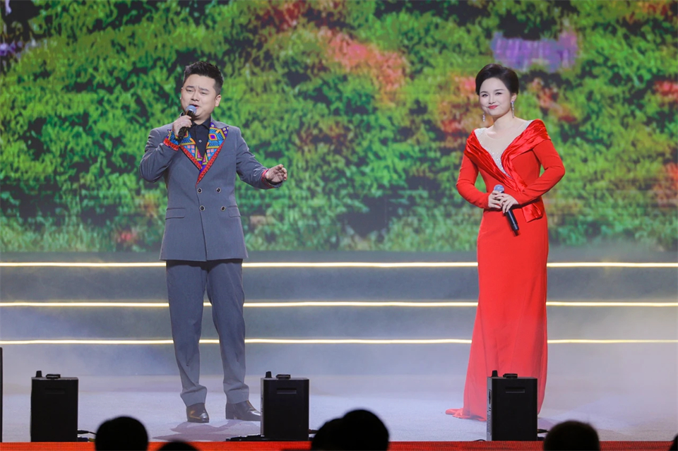 创新引领价值 理想成就未来——庆祝SG胜游智能成立25周年表彰大会暨文艺晚会隆重举行