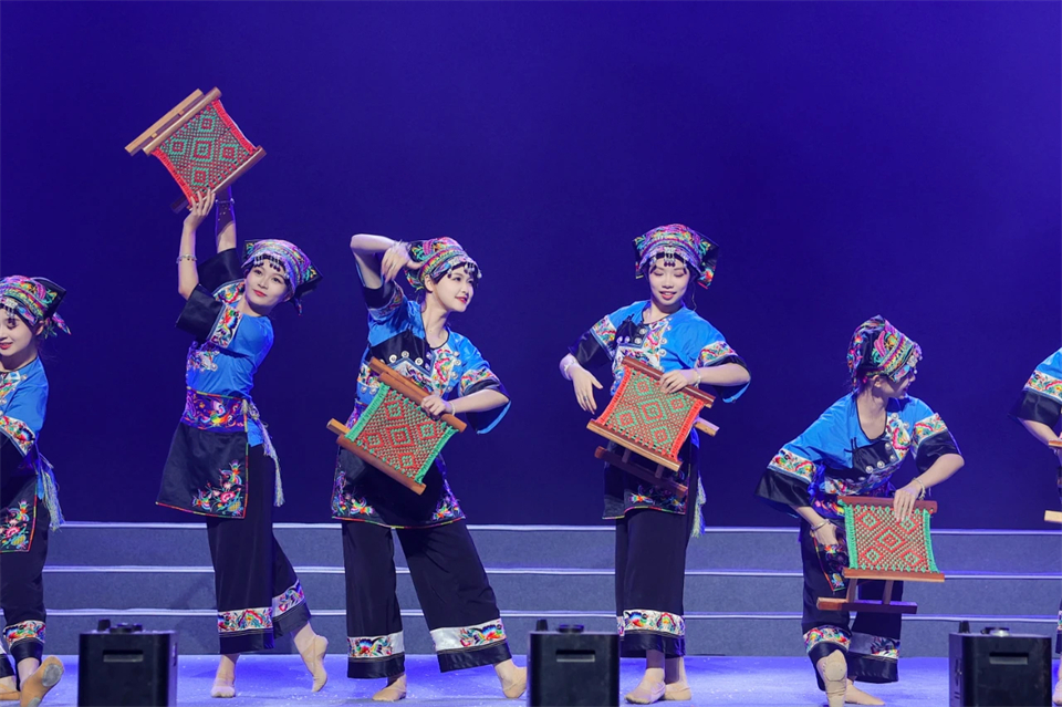 创新引领价值 理想成就未来——庆祝SG胜游智能成立25周年表彰大会暨文艺晚会隆重举行