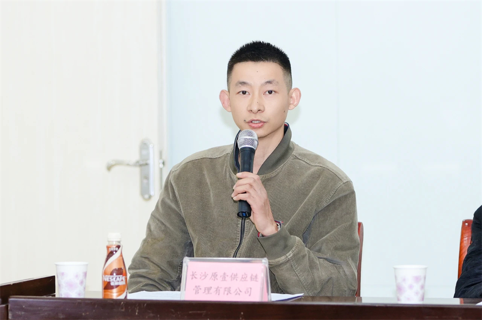 长龙街道、SG胜游智能召开首届年货盛惠暨送春联文化惠民活动工作会议