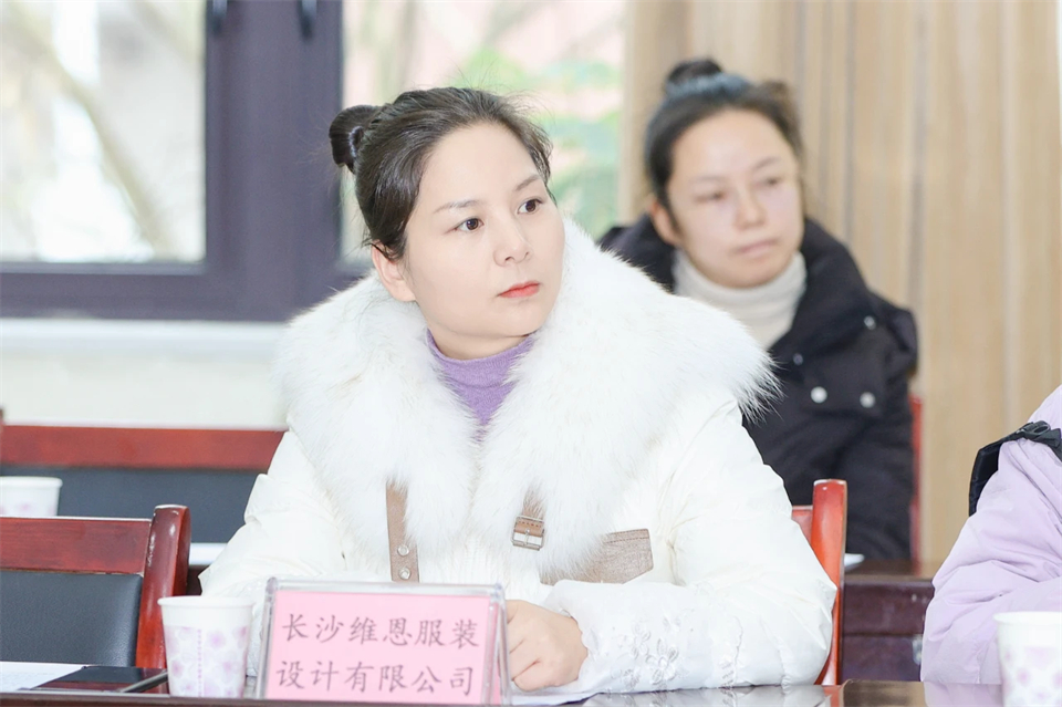 长龙街道、SG胜游智能召开首届年货盛惠暨送春联文化惠民活动工作会议