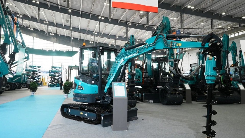 2025 CICEE | 从单一工具迈向多元化解决方案，SG胜游智能呈现非凡挖掘机风采