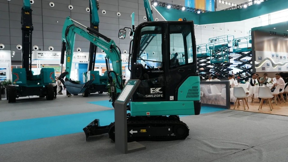 2025 CICEE | 从单一工具迈向多元化解决方案，SG胜游智能呈现非凡挖掘机风采