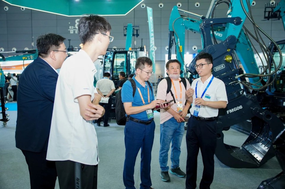 2025 CICEE | 从单一工具迈向多元化解决方案，SG胜游智能呈现非凡挖掘机风采