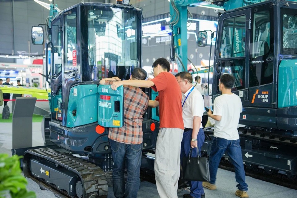 2025 CICEE | 从单一工具迈向多元化解决方案，SG胜游智能呈现非凡挖掘机风采