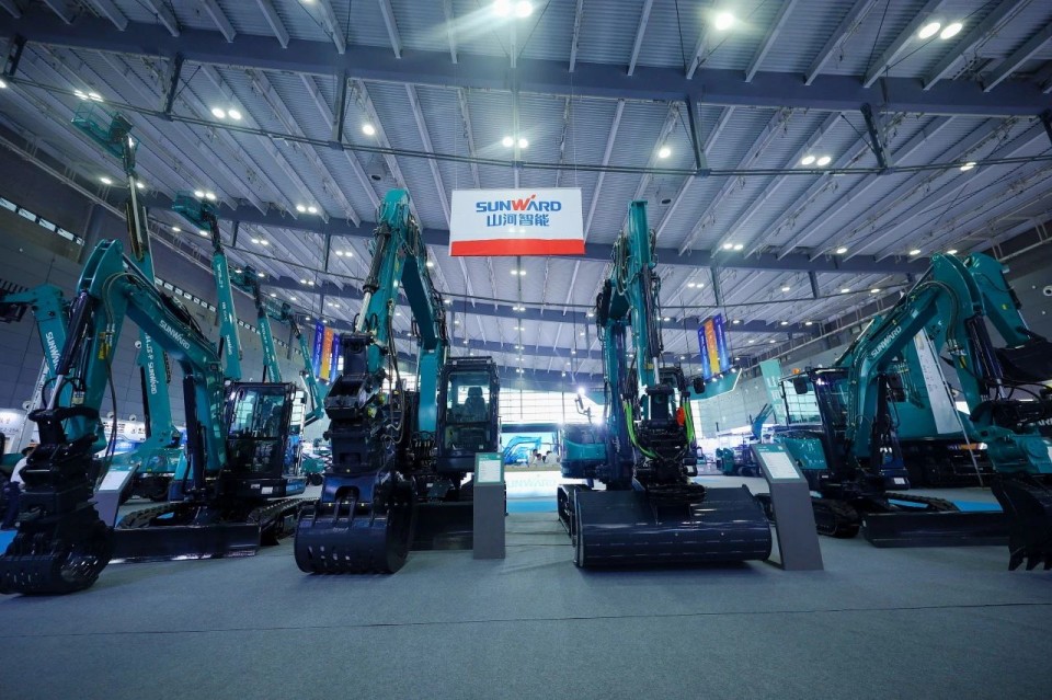 2025 CICEE | 从单一工具迈向多元化解决方案，SG胜游智能呈现非凡挖掘机风采