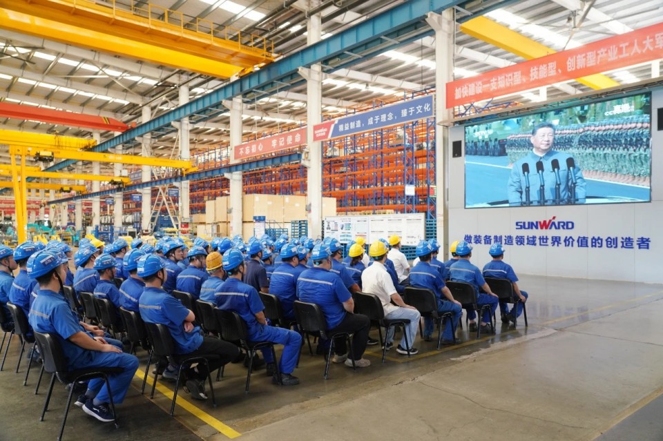 SG胜游智能组织集中收看纪念中国人民抗日战争暨世界反法西斯战争胜利80周年大会